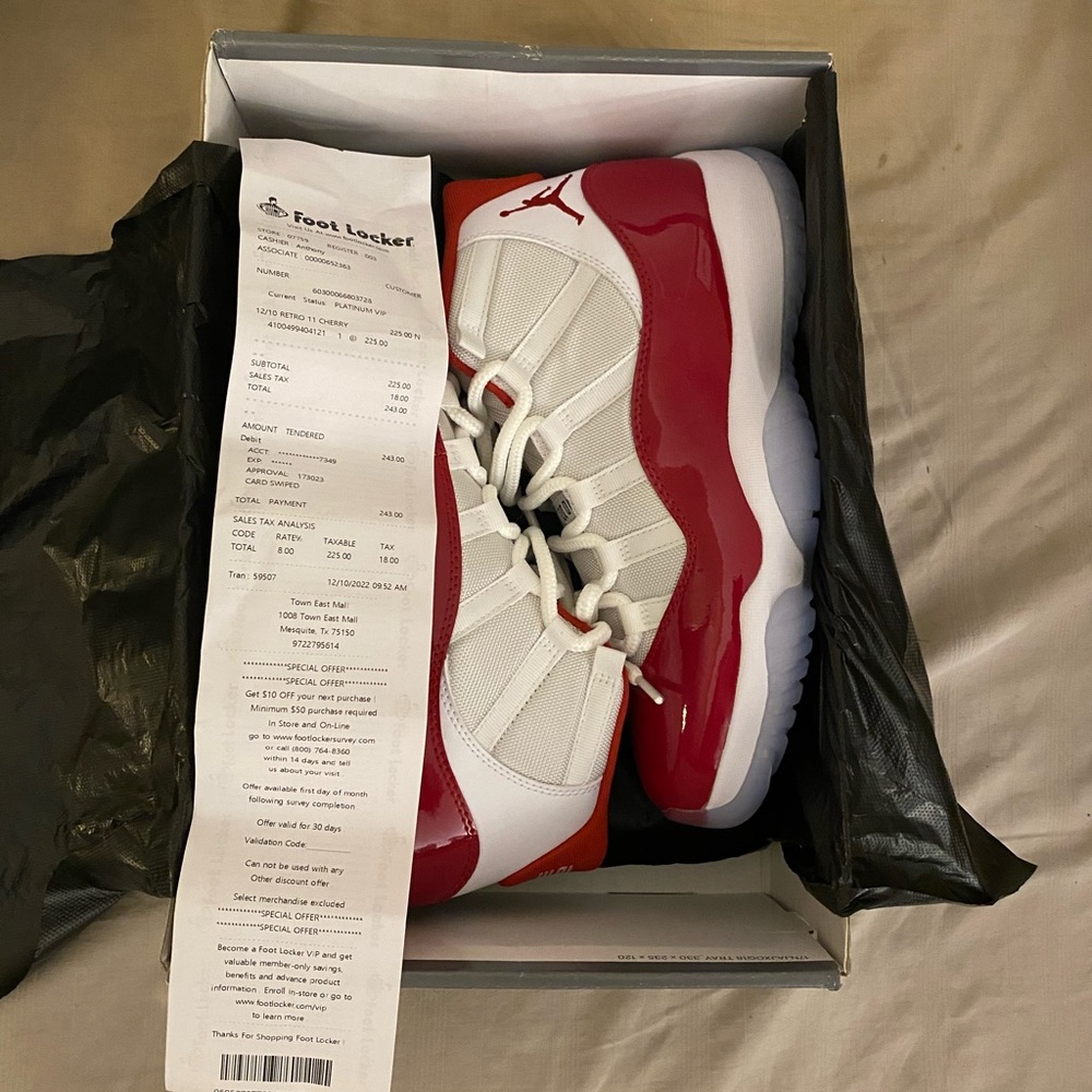 Air Jordan 11 Cherry